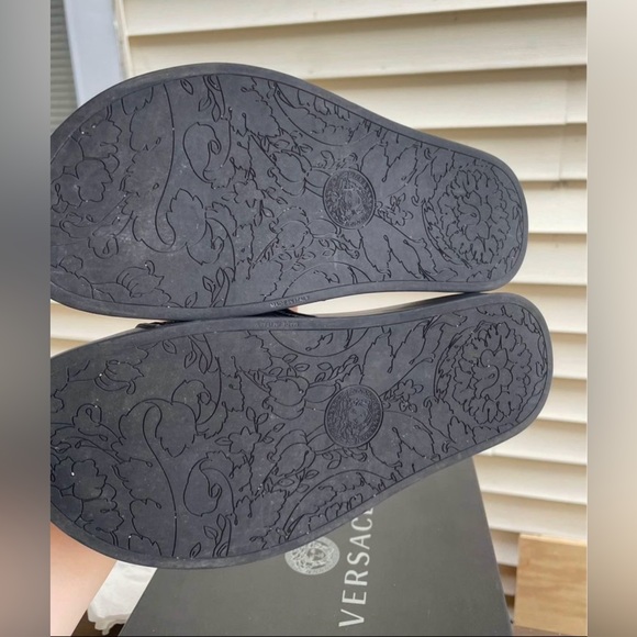 VERSACE POOL SLIDES - Picture 2 of 6